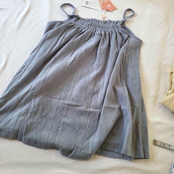 Beautiful 2 piece - Picture 11 of 12